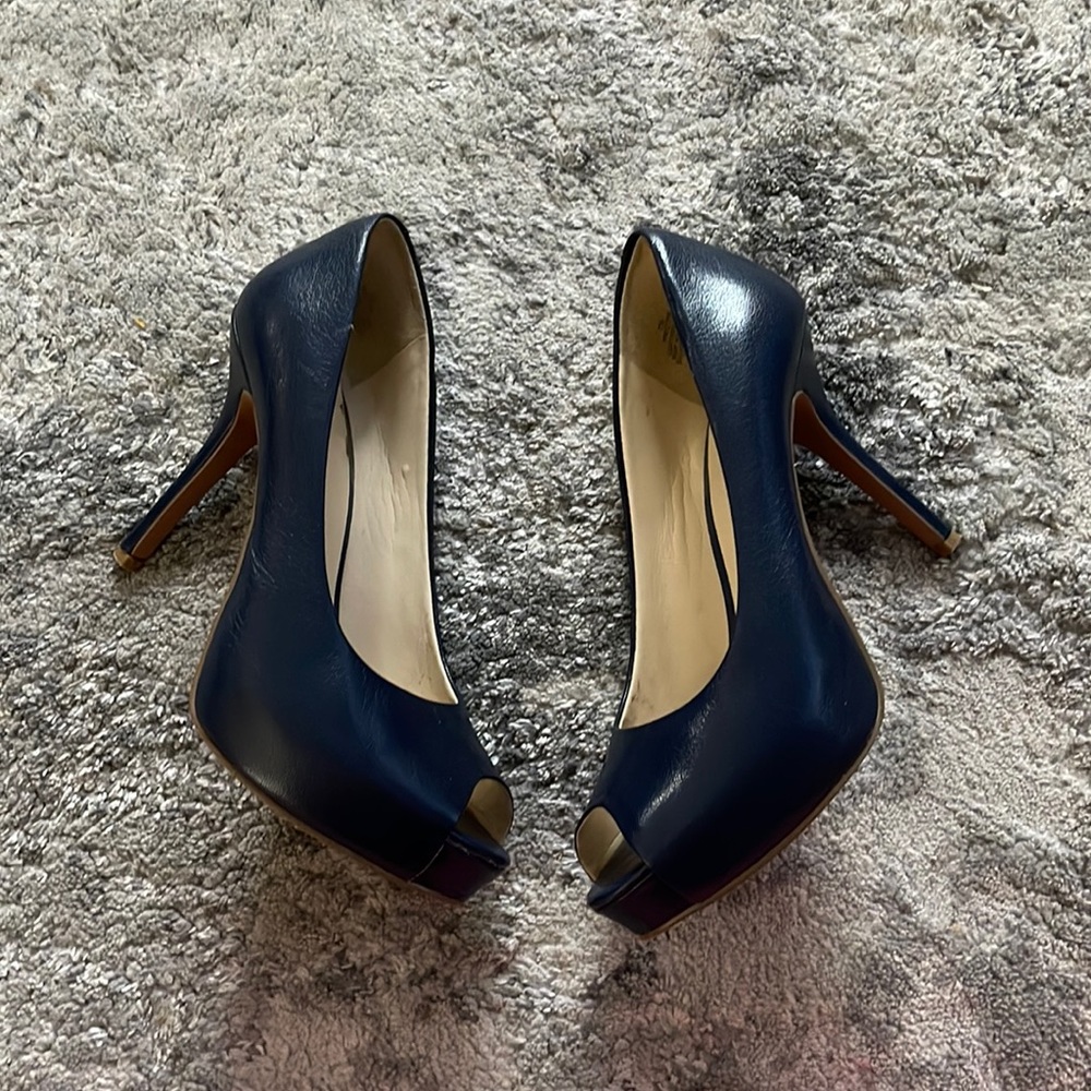 Pre owned leather Nine West blue size 7